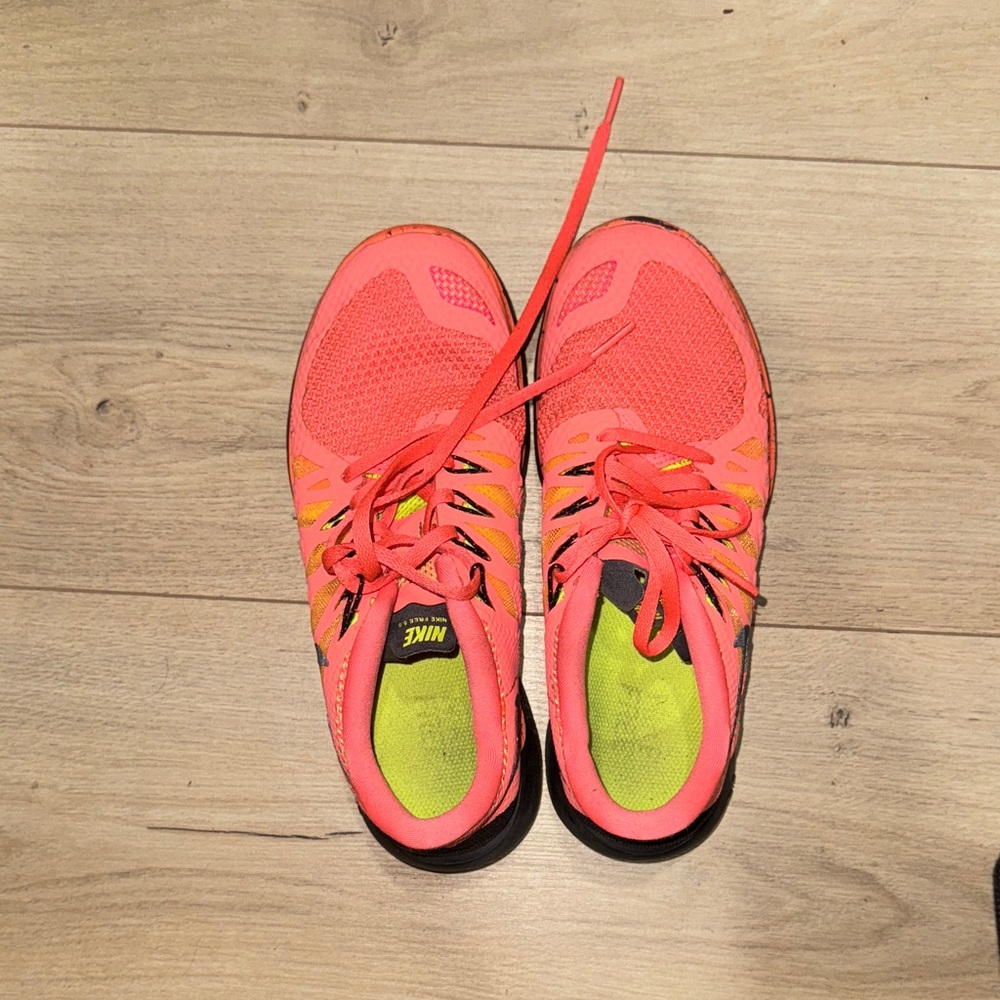 Nike Women's Bright Pink Athletic Shoes